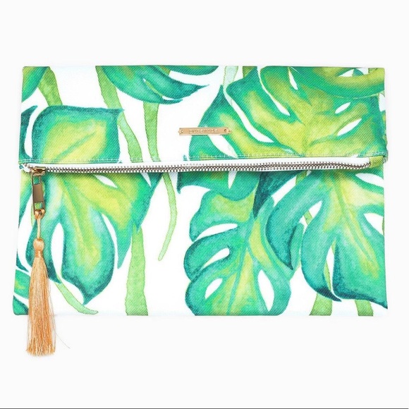 Pura Vida Handbags - NWT Pura Vida Palm Clutch